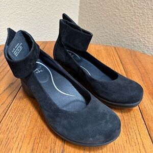 Dankso Lulu black unbuckle wedge heels